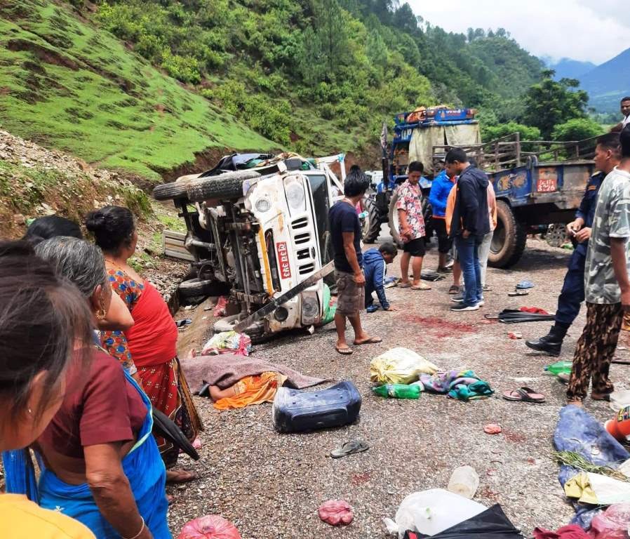 स्वर्गद्धारी तिर्थयात्री बोेकेको जिप दुर्घटना