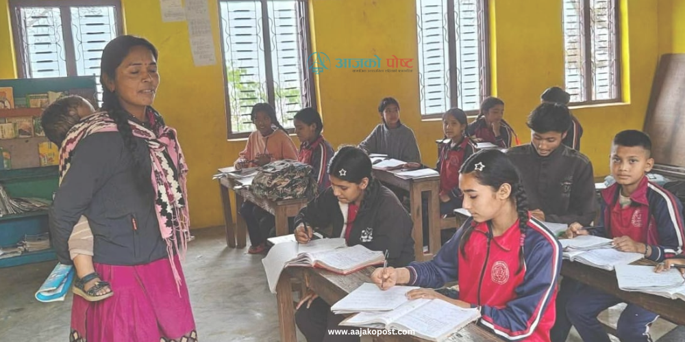 १८ महिनाको बच्चा बोकेर कक्षाकोठामा