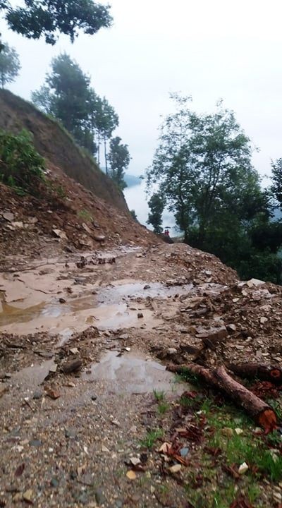 महिना दिनदेखि पुर्कोटदह–सिमलटारी सडक अवरुद्ध, सुचारु गर्न चासो दिइएन